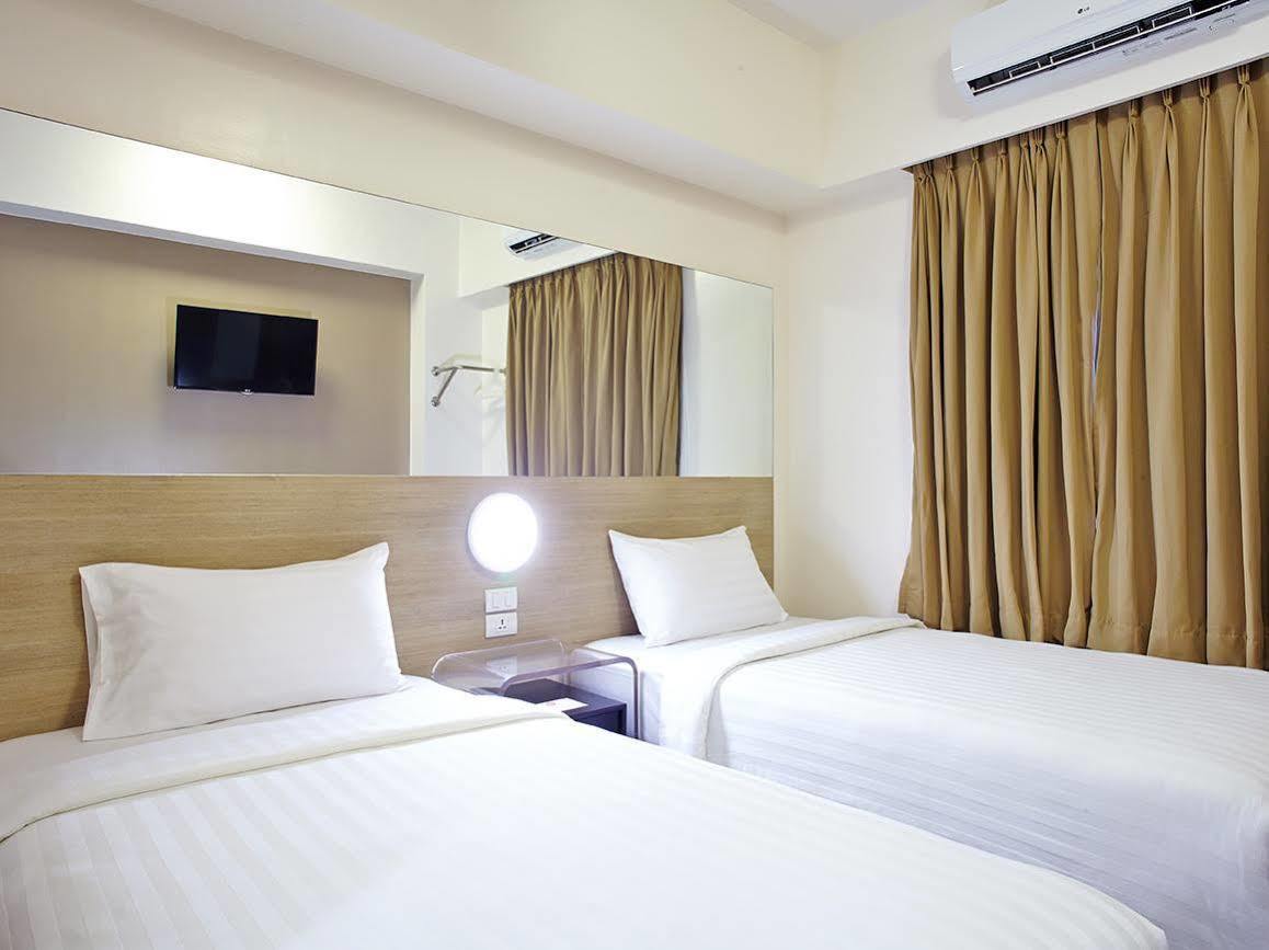 Red Planet Quezon Timog Hotel 3*